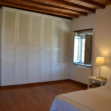 Traditional Párosz